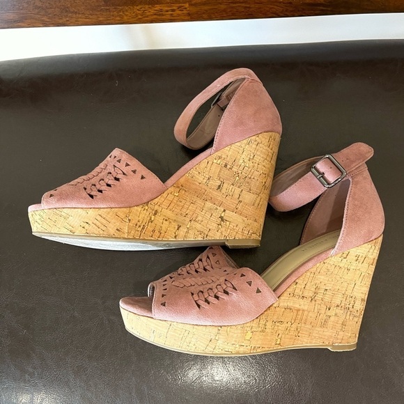 Marc Fisher size 9.5 wedges - Picture 14 of 16